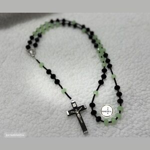 Artedomestica Black and Green Rosary Necklace
